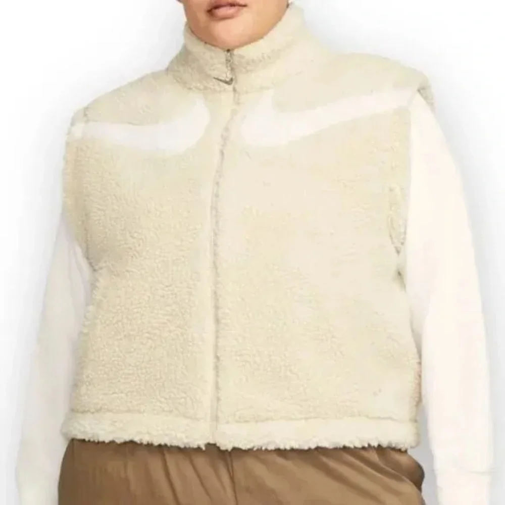 NIKE Swoosh Fleece Sherpa Vest